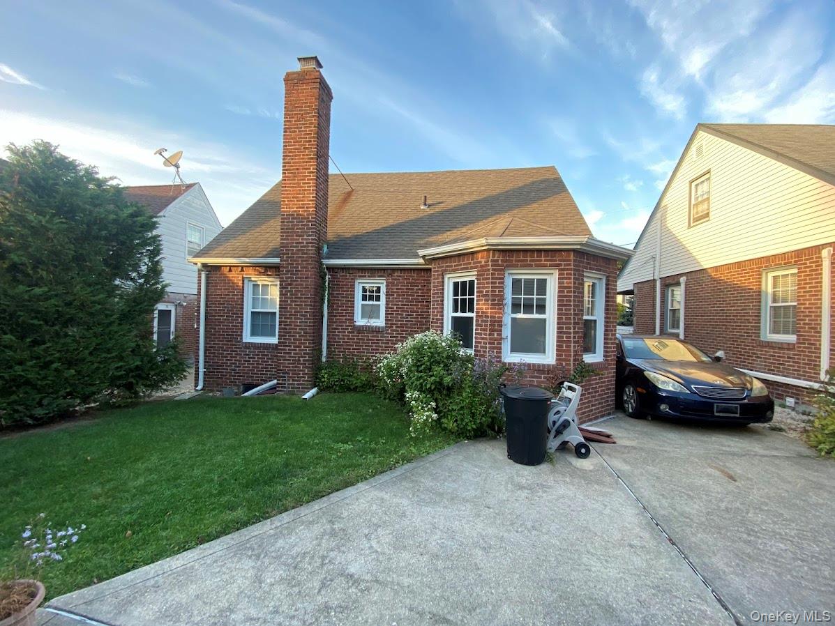 10 Purdy Court, Rockville Centre, NY 11570