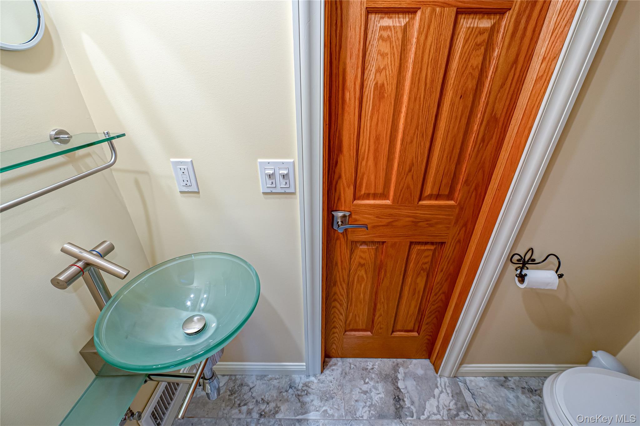 190 Academy Street, Bayport, NY 11705