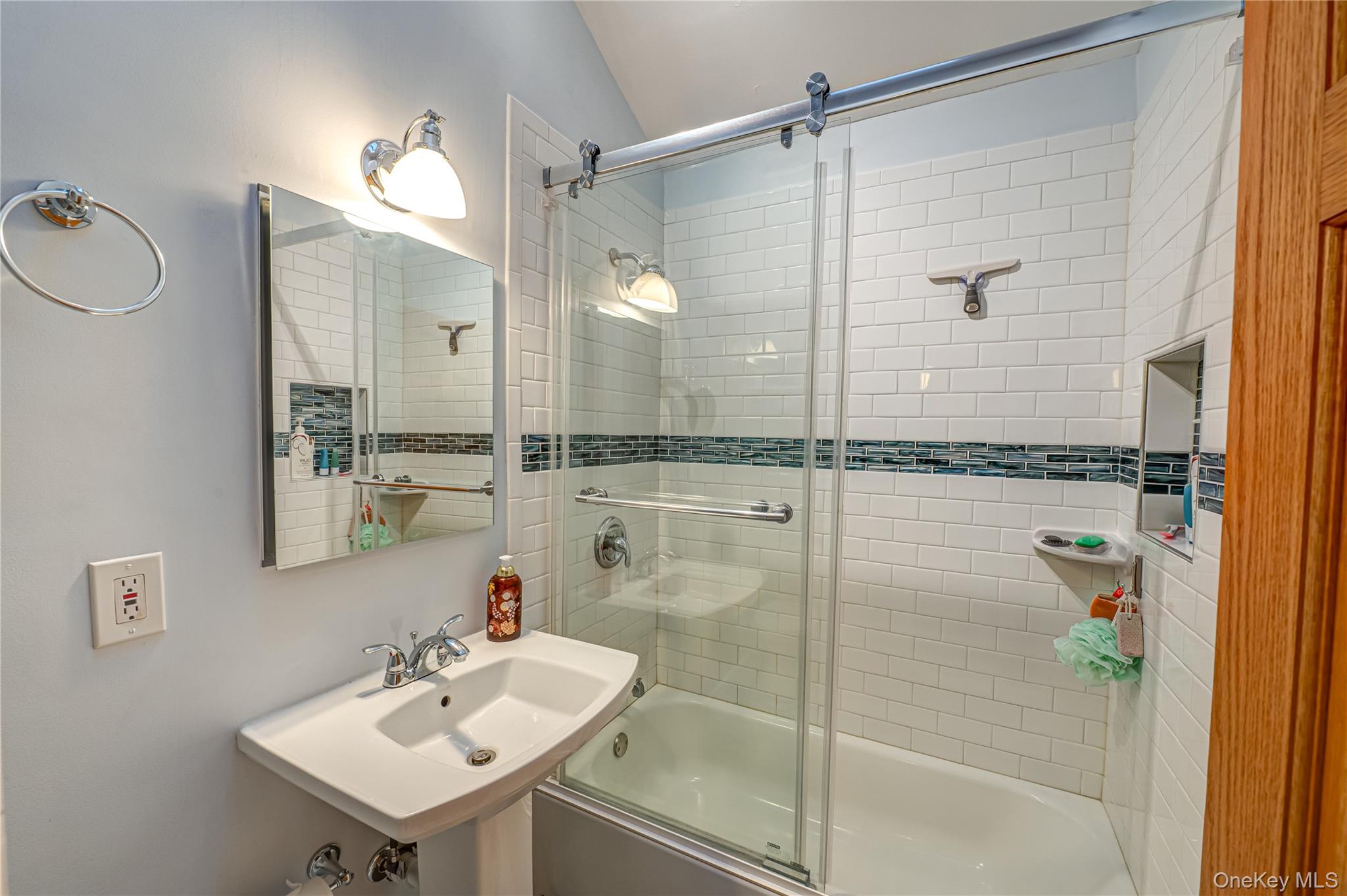 190 Academy Street, Bayport, NY 11705