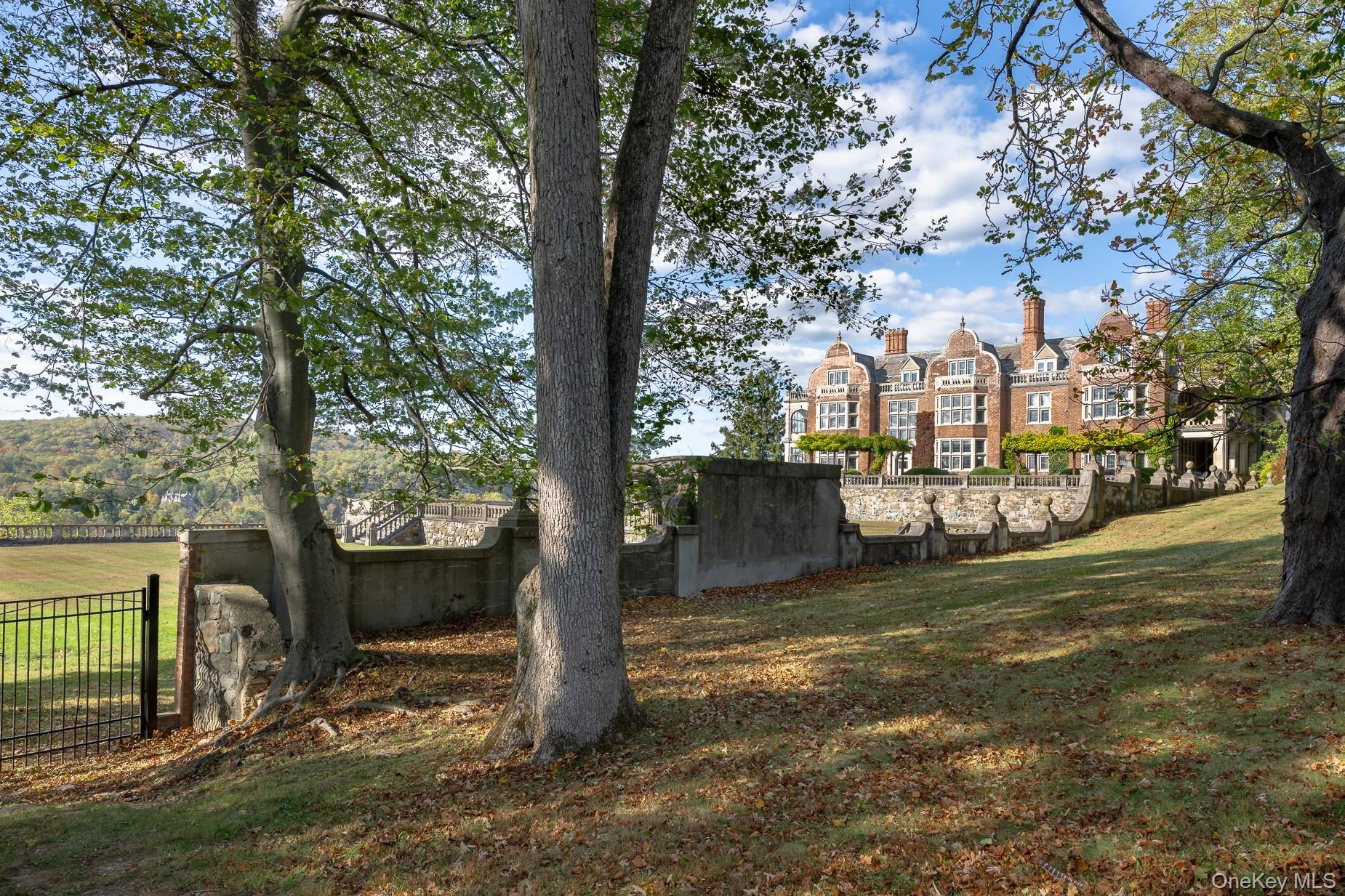 62 Circuit Road, Tuxedo Park, NY 10987