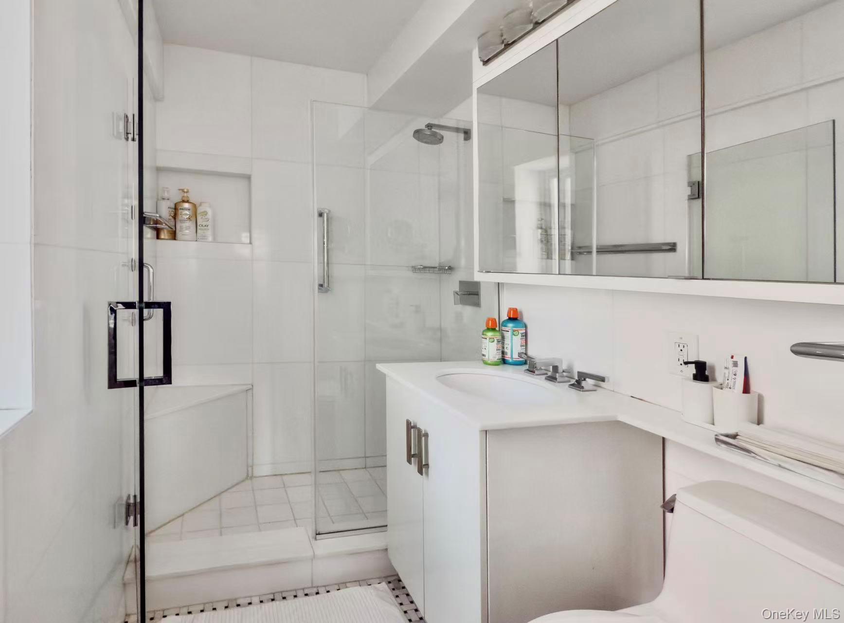 166 E 63 Street # 10C, New York (Manhattan), NY 10065