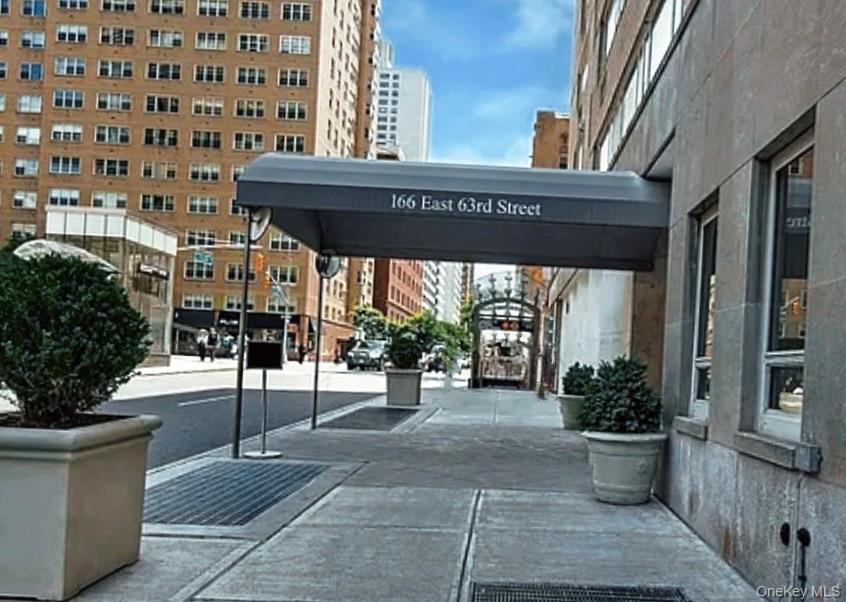 166 E 63 Street # 10C, New York (Manhattan), NY 10065