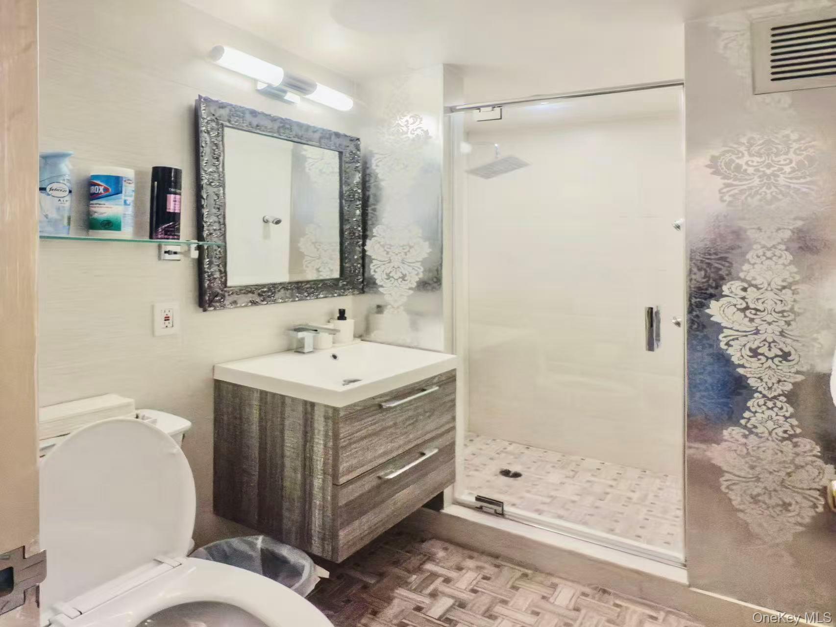 166 E 63 Street # 10C, New York (Manhattan), NY 10065