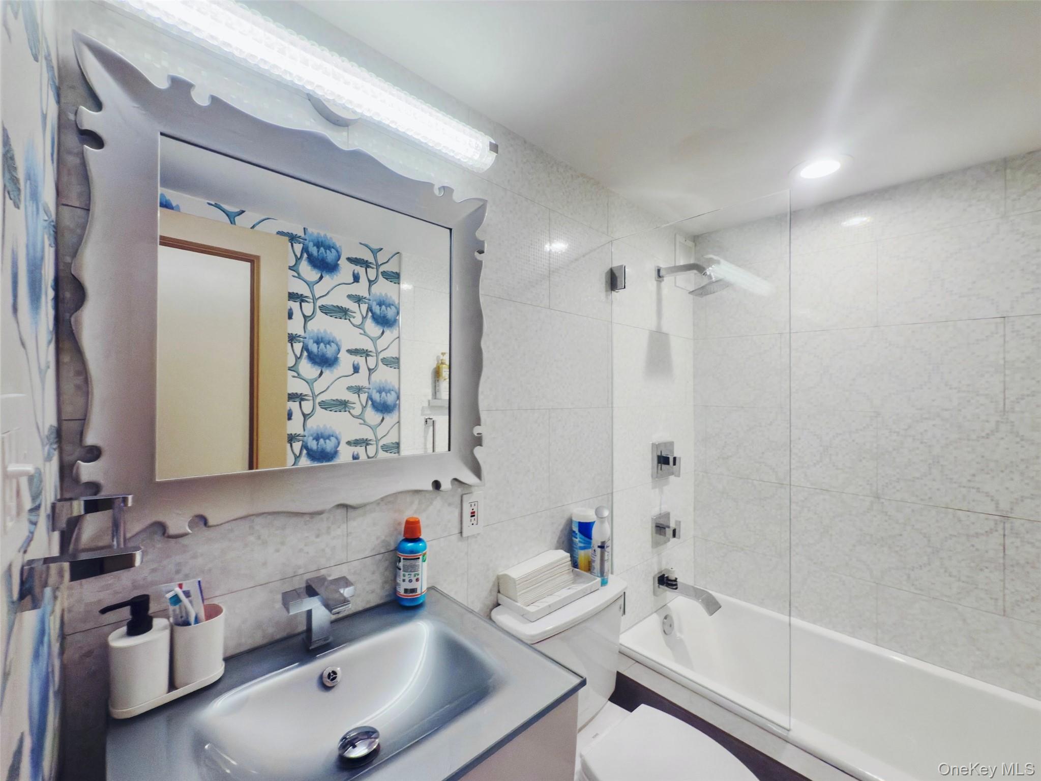 166 E 63 Street # 10C, New York (Manhattan), NY 10065