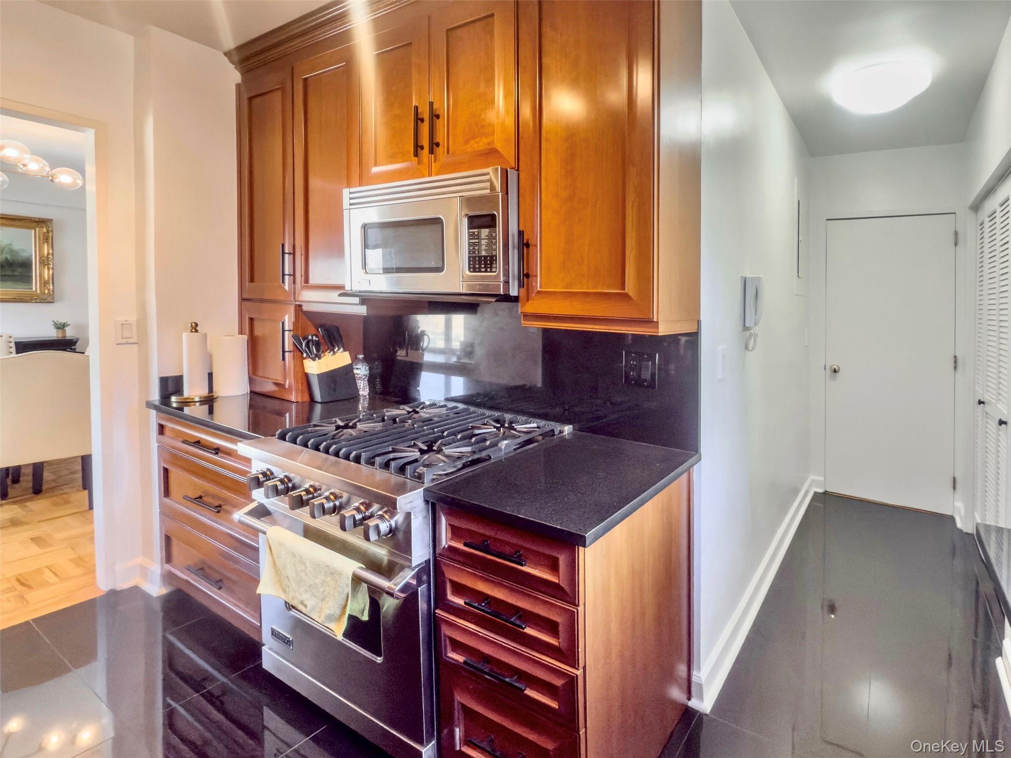 166 E 63 Street # 10C, New York (Manhattan), NY 10065