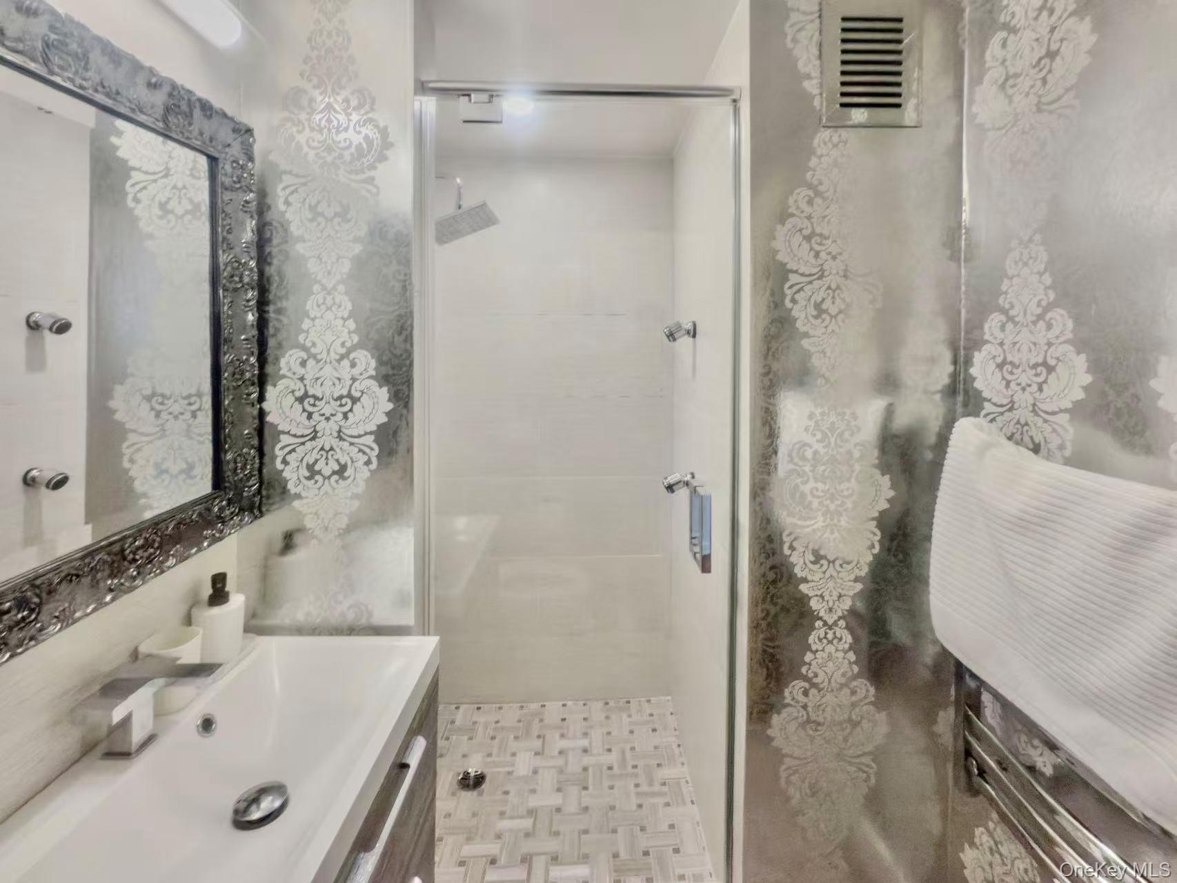 166 E 63 Street # 10C, New York (Manhattan), NY 10065