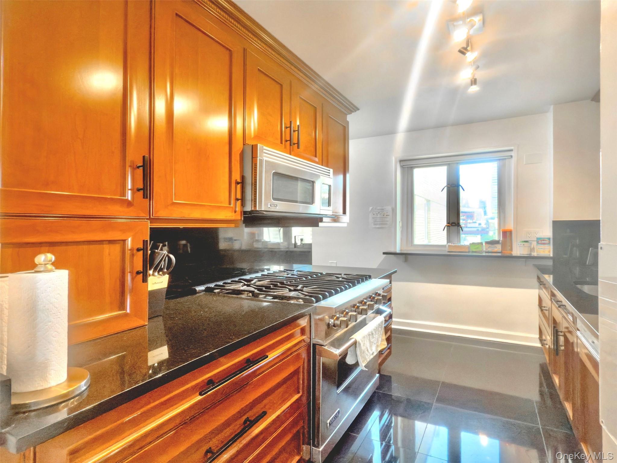 166 E 63 Street # 10C, New York (Manhattan), NY 10065