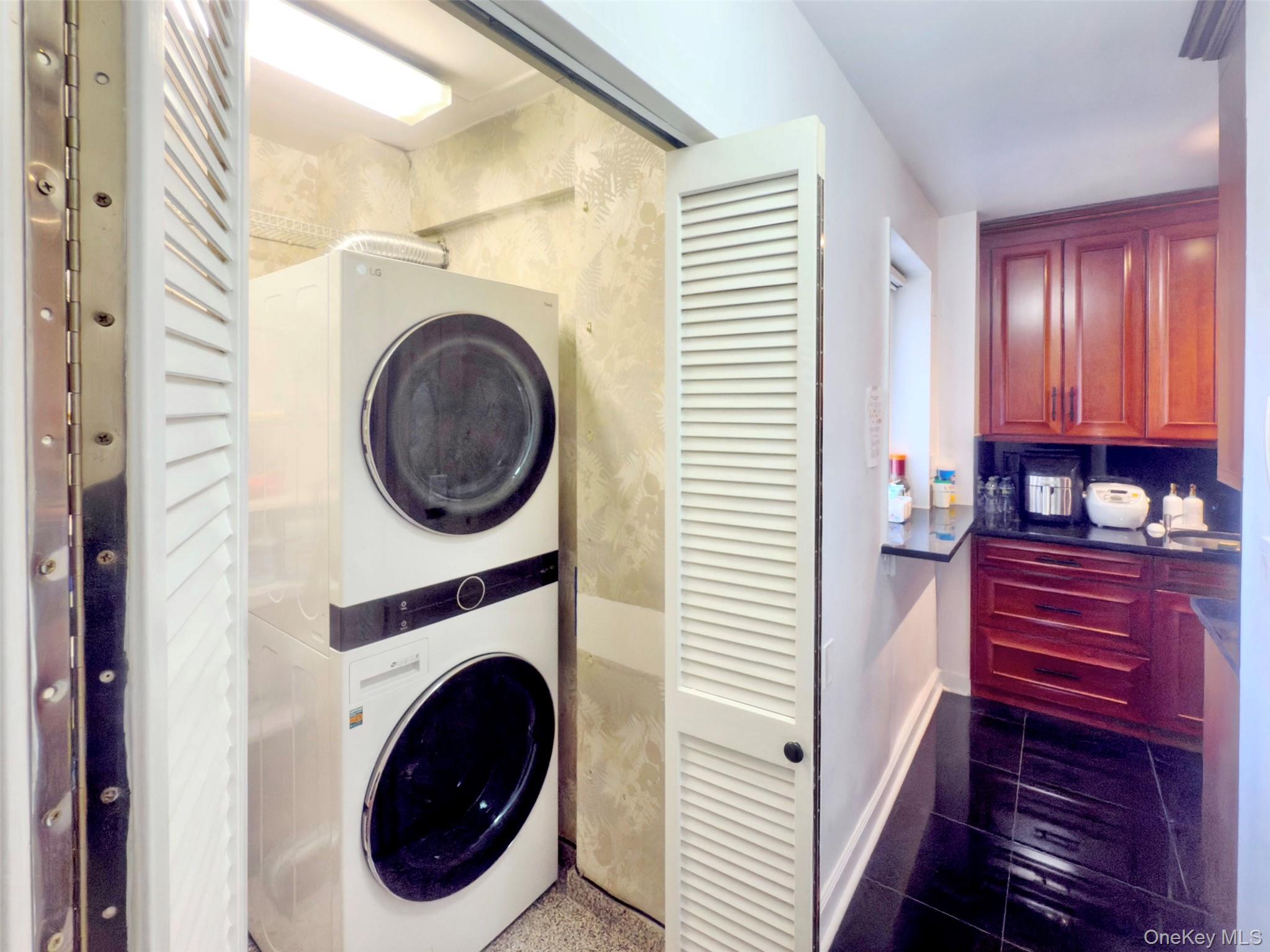 166 E 63 Street # 10C, New York (Manhattan), NY 10065