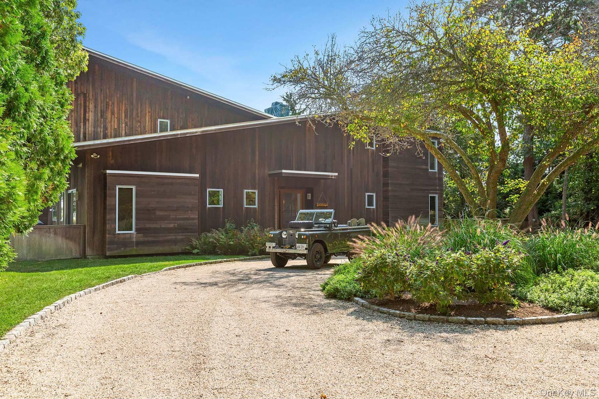 8 Russell Lane, Hampton Bays, NY 11946