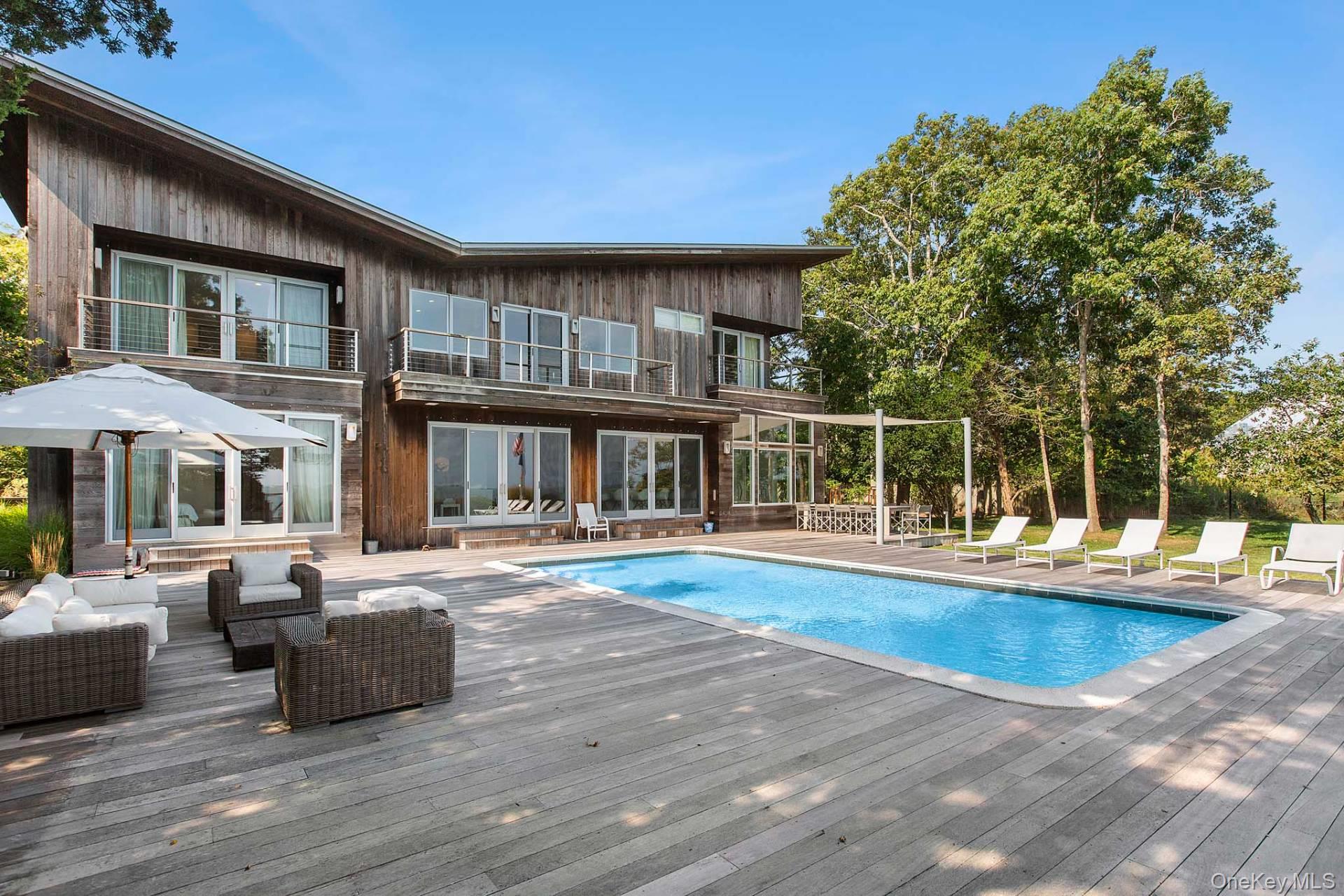 8 Russell Lane, Hampton Bays, NY 11946