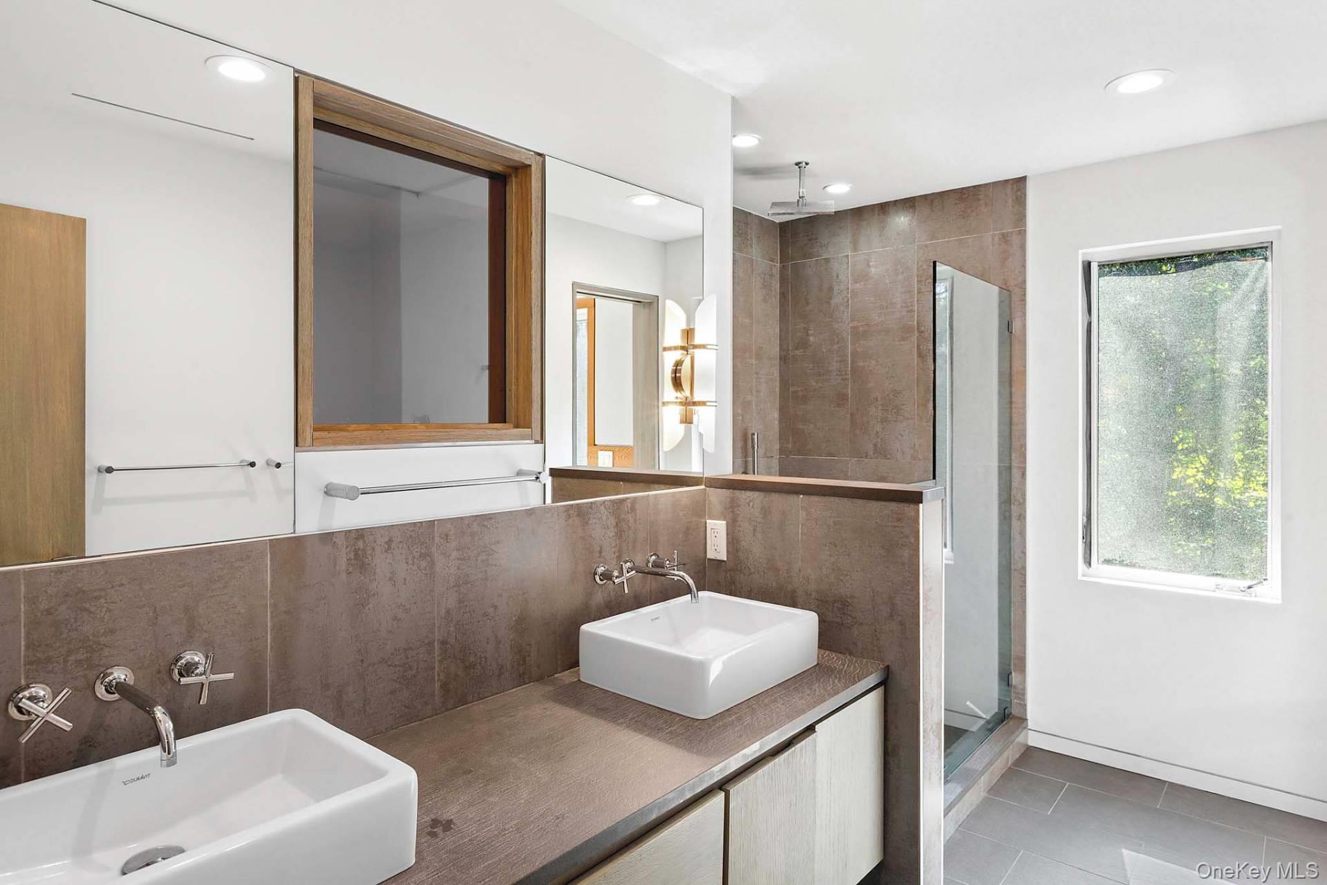 8 Russell Lane, Hampton Bays, NY 11946