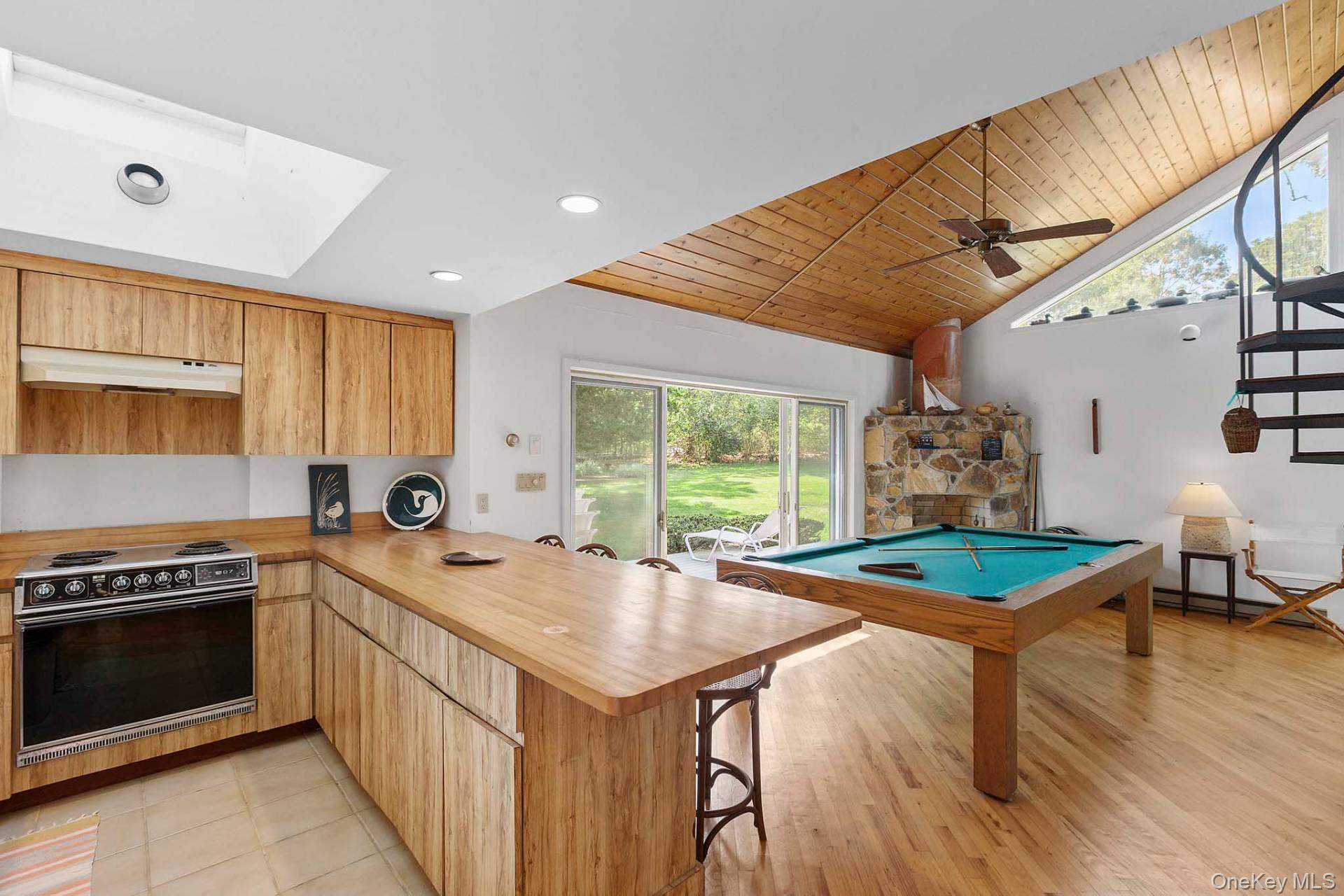 8 Russell Lane, Hampton Bays, NY 11946