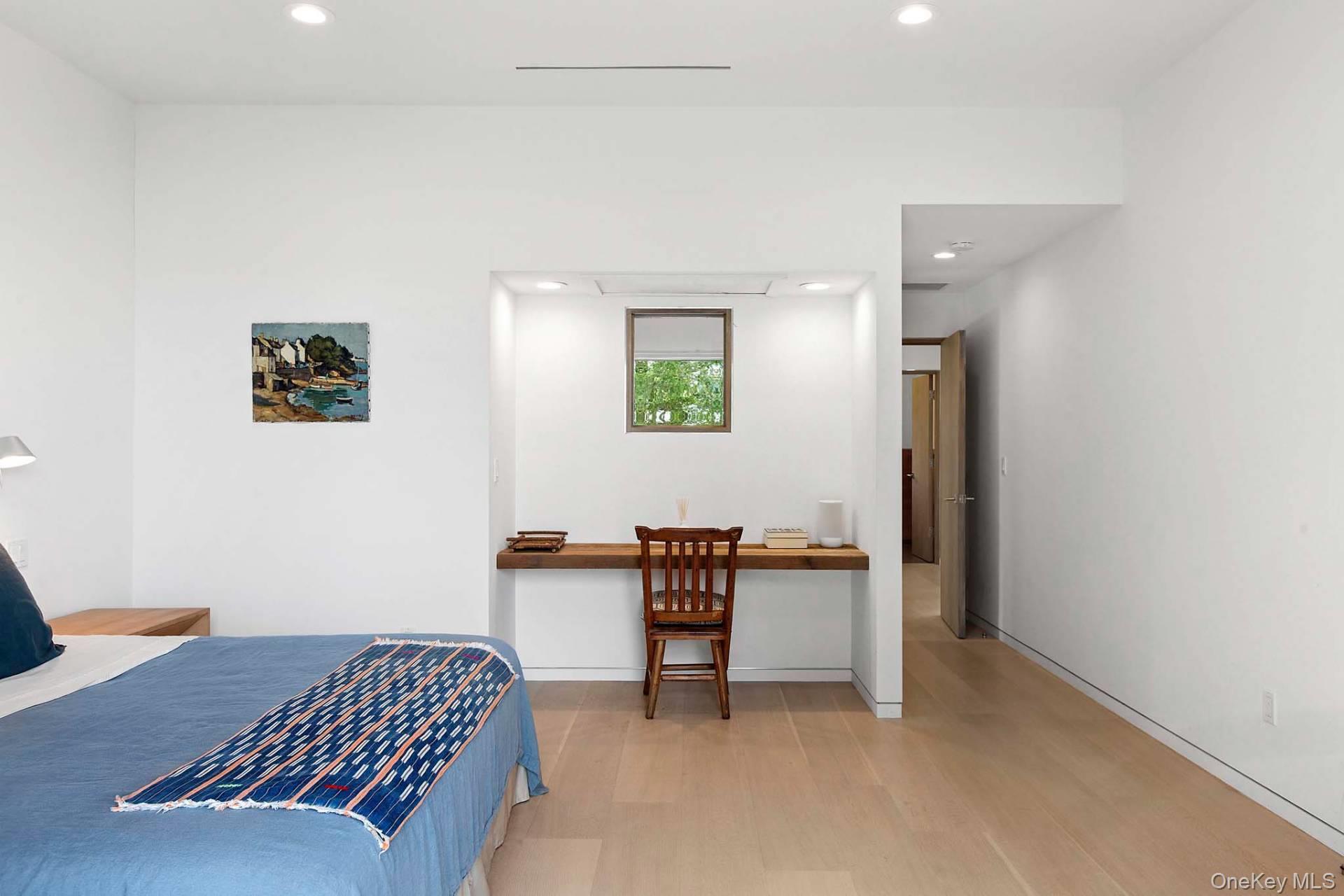 8 Russell Lane, Hampton Bays, NY 11946