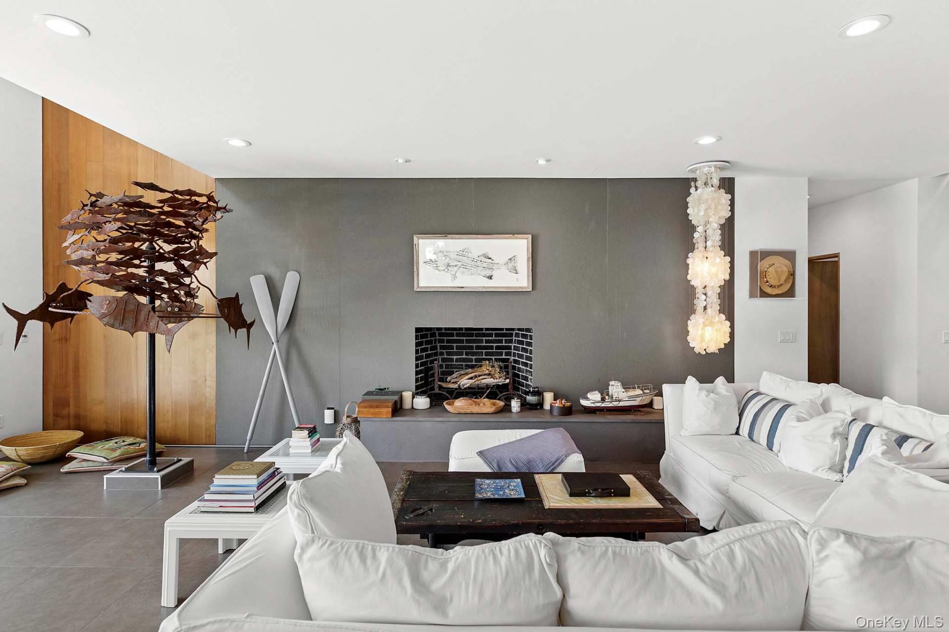 8 Russell Lane, Hampton Bays, NY 11946