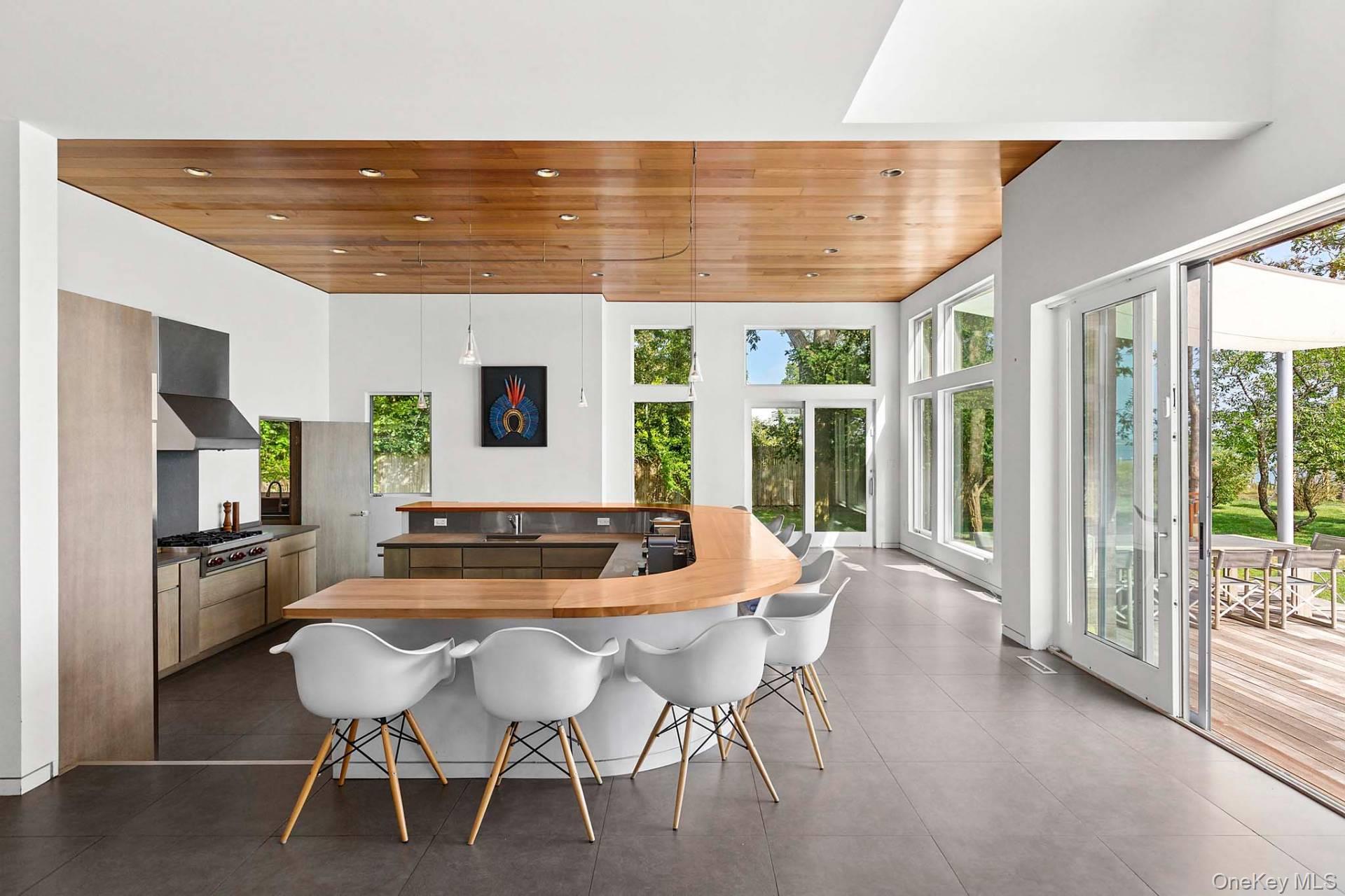 8 Russell Lane, Hampton Bays, NY 11946