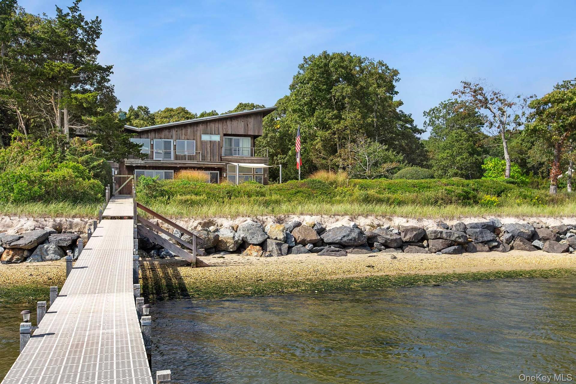 8 Russell Lane, Hampton Bays, NY 11946