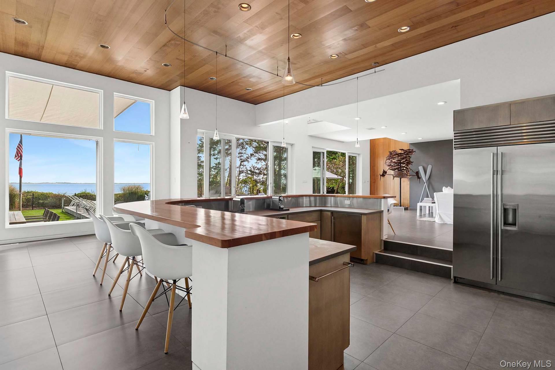 8 Russell Lane, Hampton Bays, NY 11946