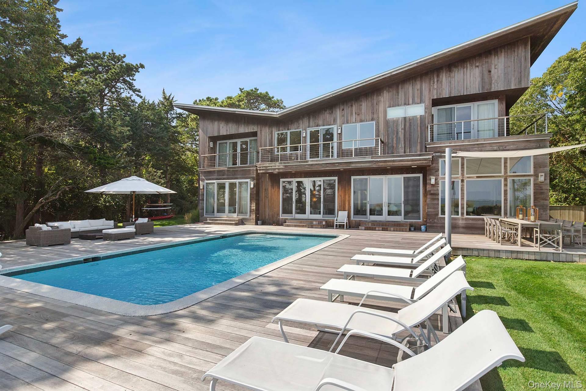 8 Russell Lane, Hampton Bays, NY 11946