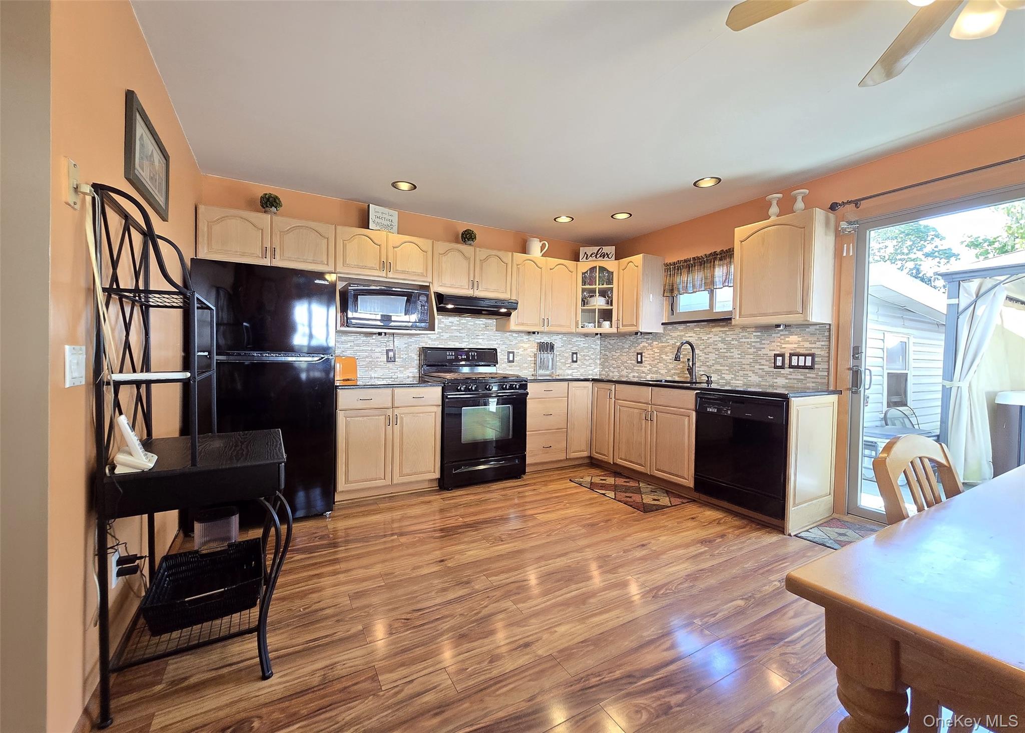 3 Broadway, Ronkonkoma, NY 11779