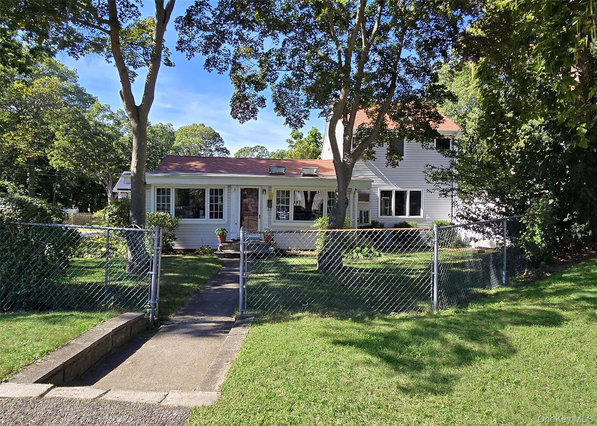 3 Broadway, Ronkonkoma, NY 11779