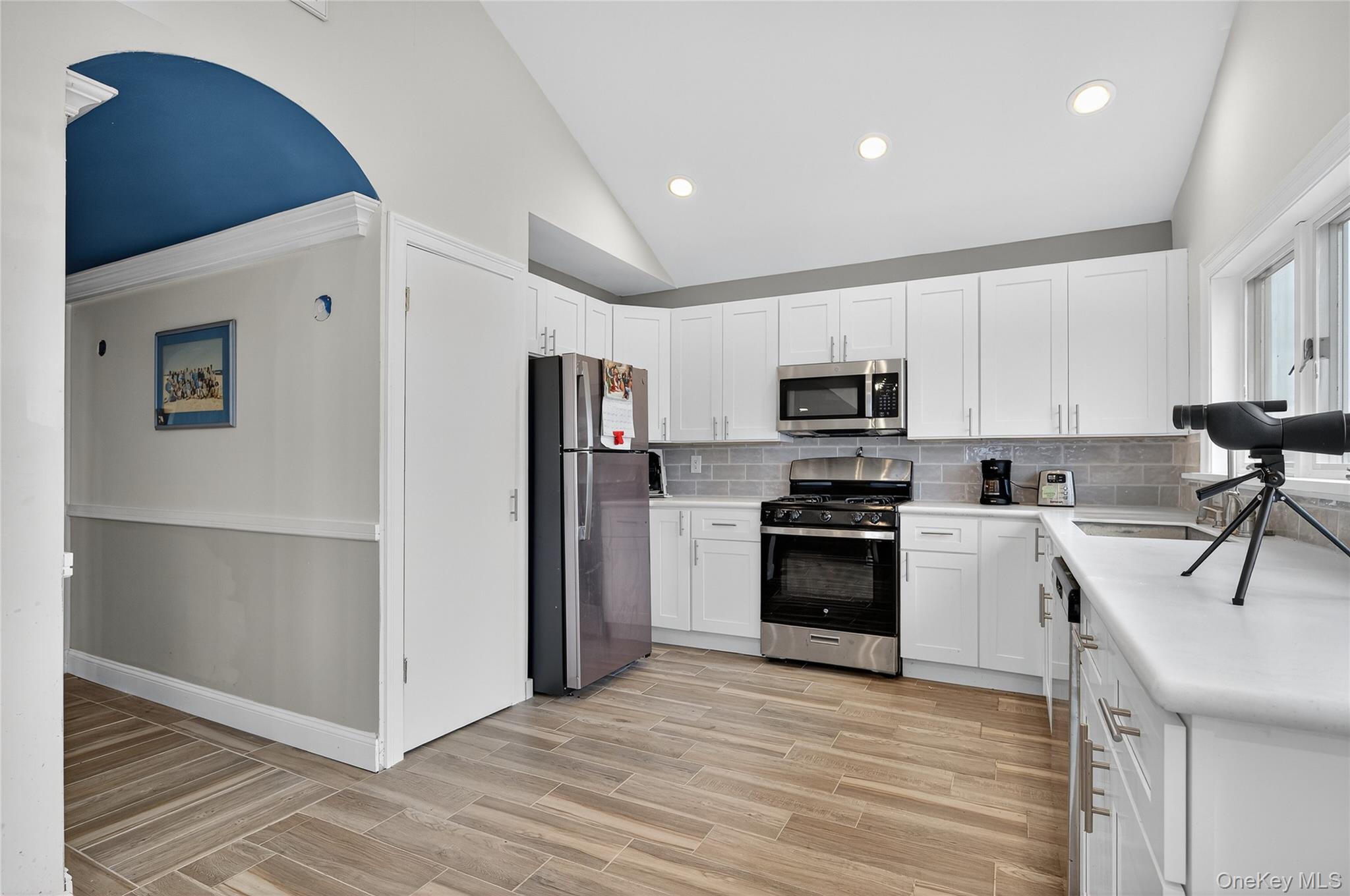 88 Bayview Avenue W, Lindenhurst, NY 11757