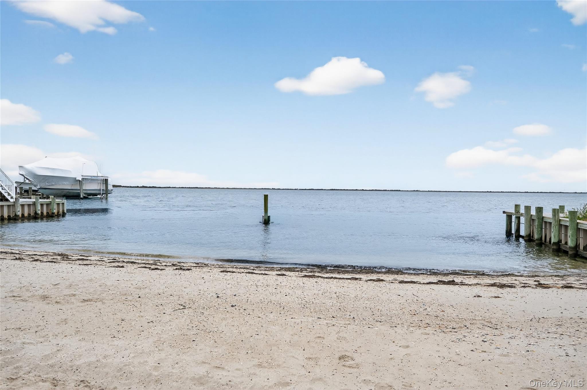 88 Bayview Avenue W, Lindenhurst, NY 11757