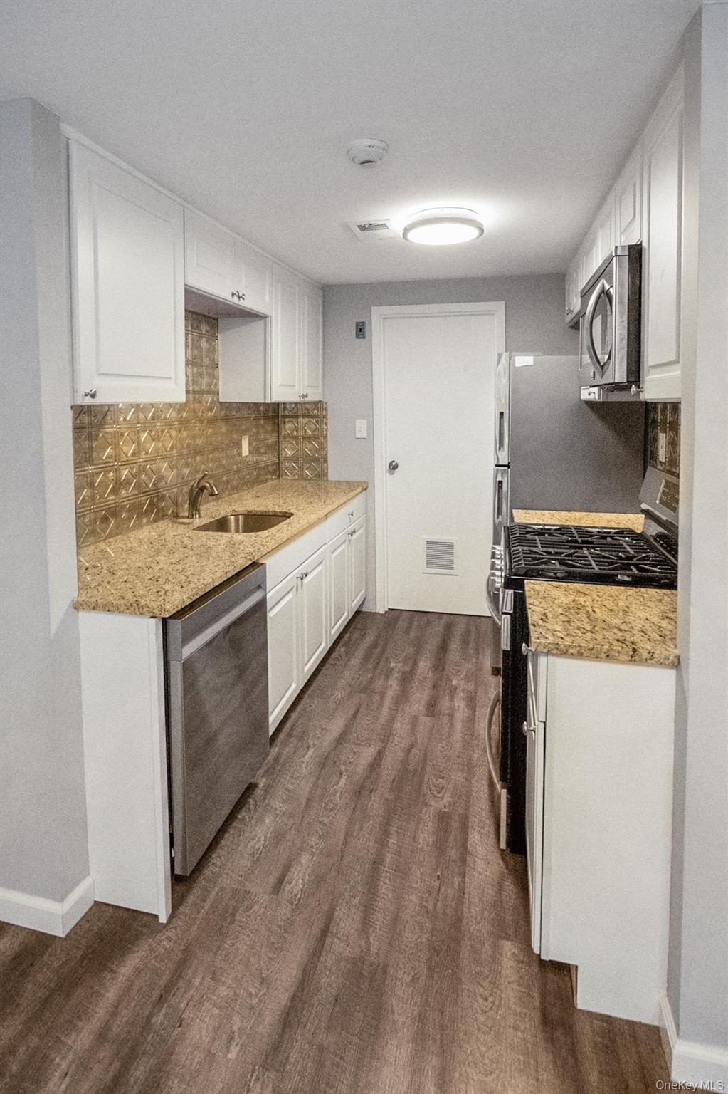 100 Glen Hollow Drive, Port Jefferson Station, NY 11776