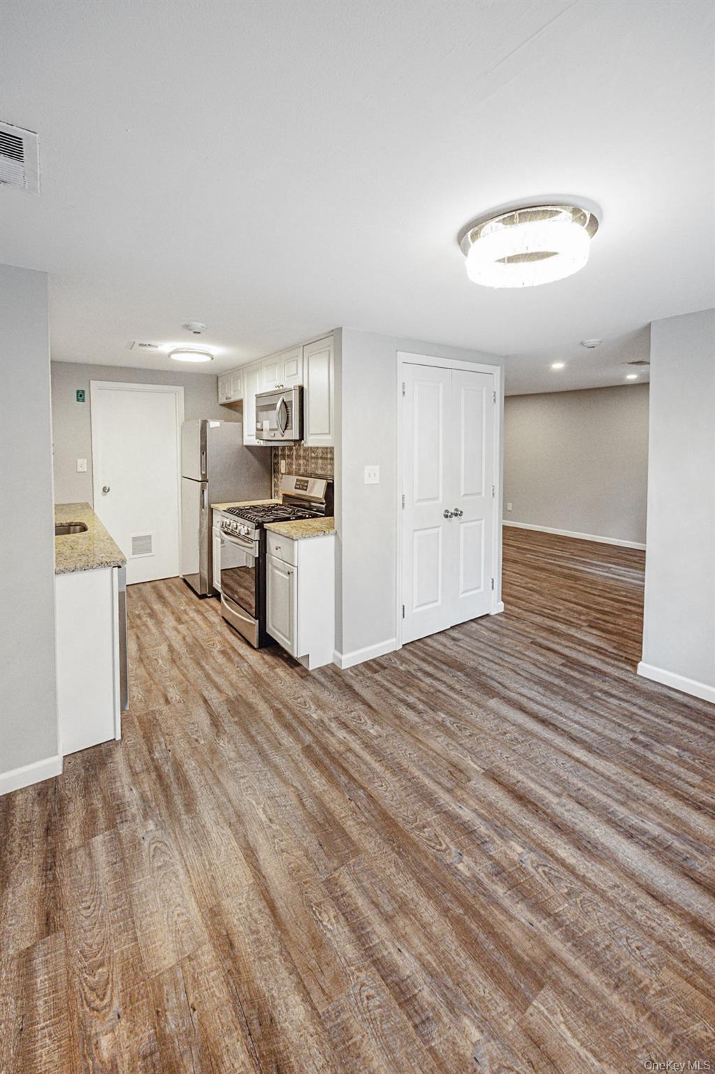 100 Glen Hollow Drive, Port Jefferson Station, NY 11776