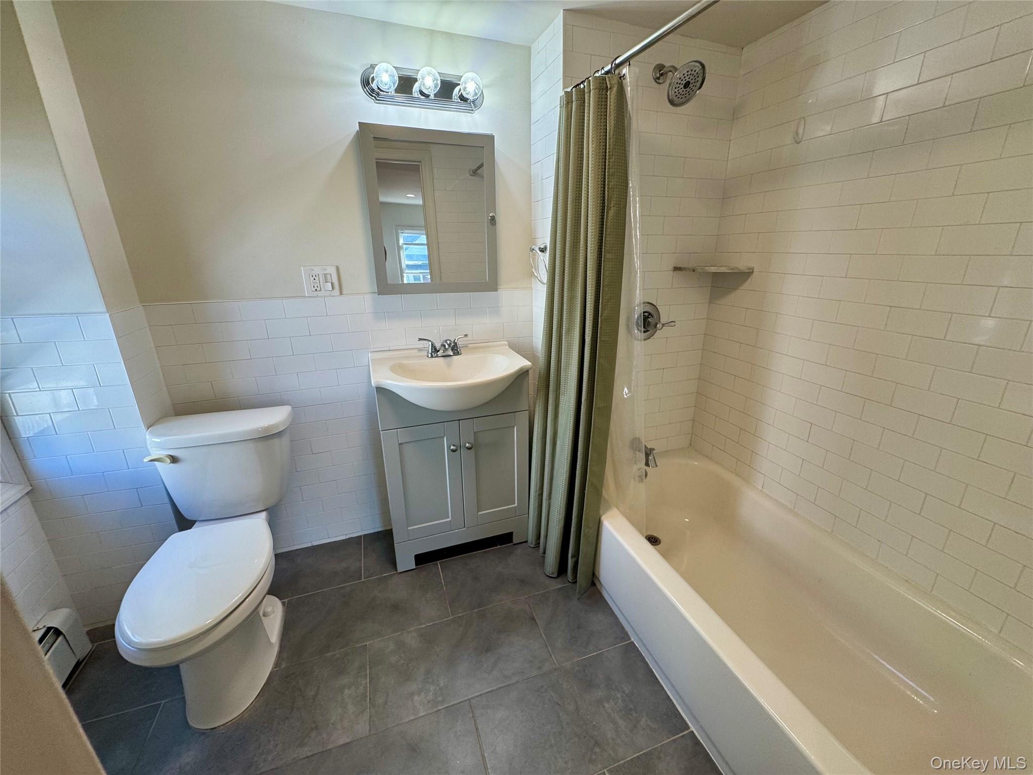 105 Burtis Street # 2, Lynbrook, NY 11563