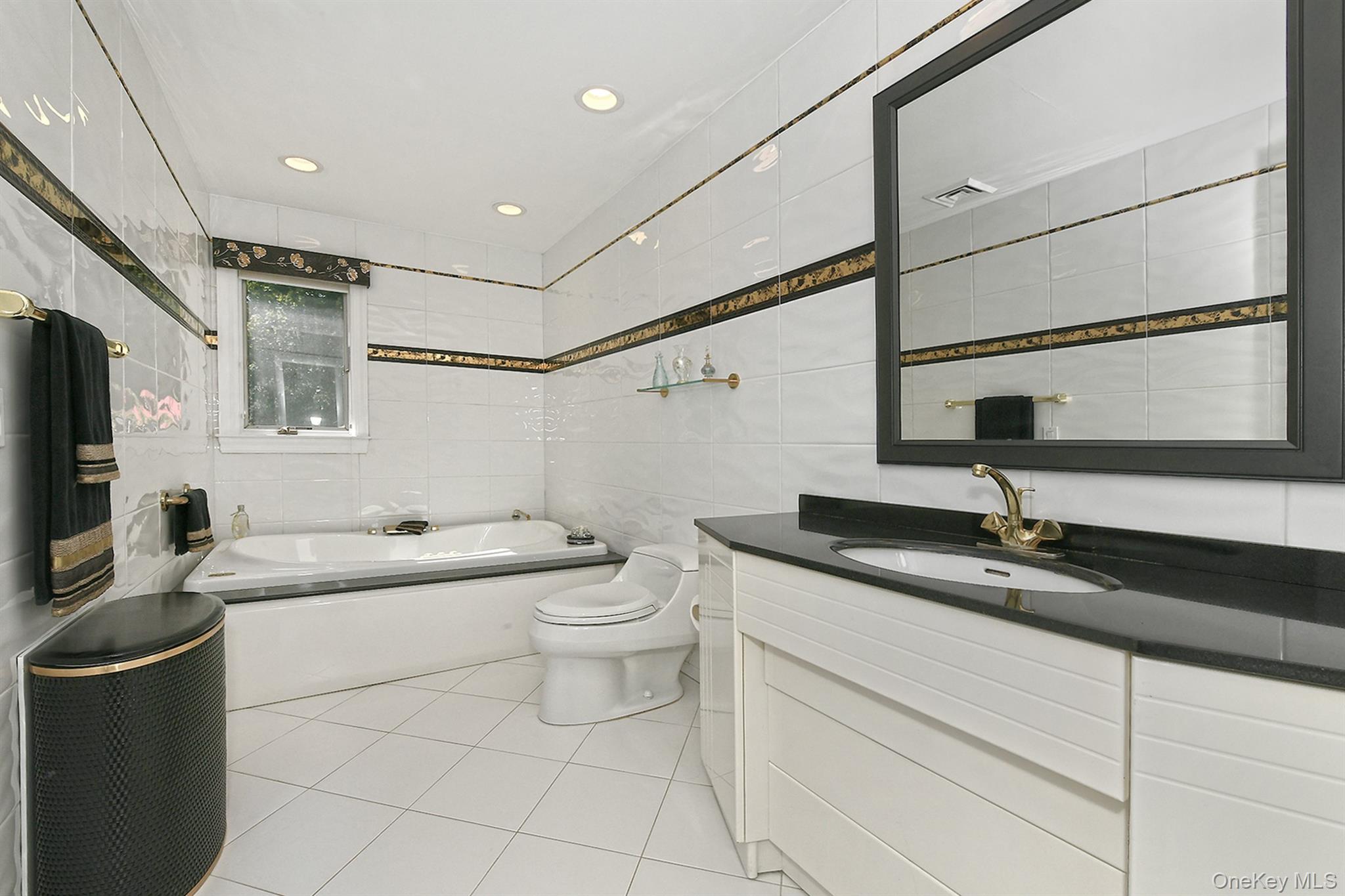 13 Green Knoll Court, Northport, NY 11768