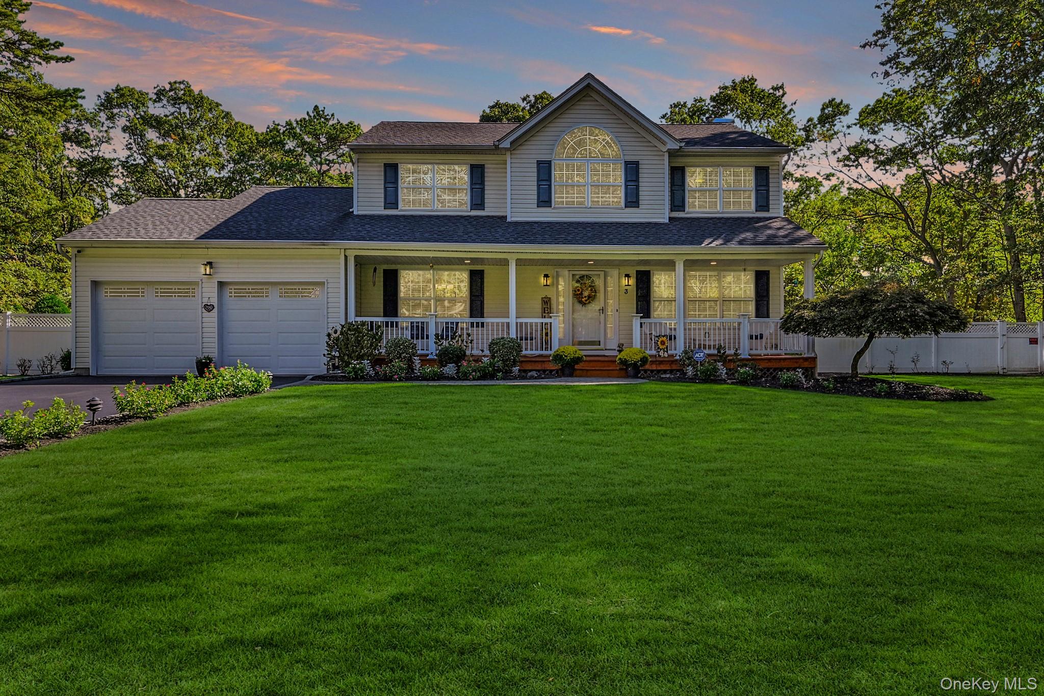 3 Farmhouse Drive, Ridge, NY 11961