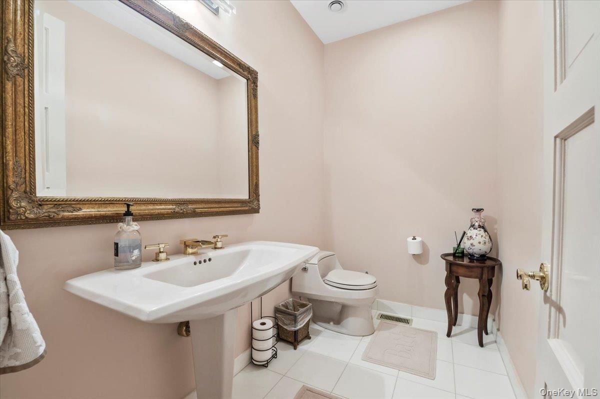 12 Ridge Court, Old Brookville, NY 11545