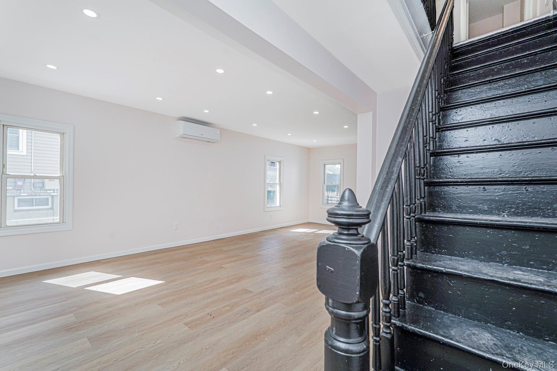 36 Lockman Avenue, Staten Island, NY 10303