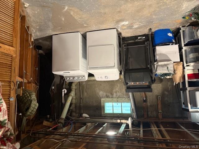 28 Lockwood Avenue, Farmingdale, NY 11735