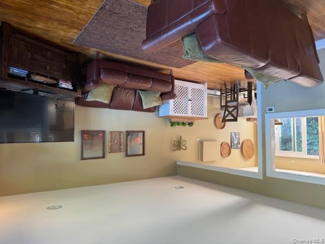 28 Lockwood Avenue, Farmingdale, NY 11735