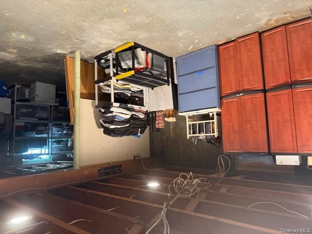 28 Lockwood Avenue, Farmingdale, NY 11735