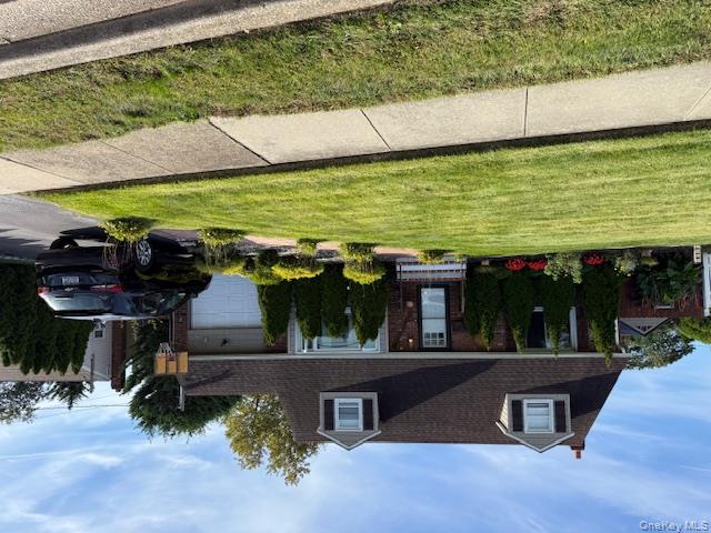 28 Lockwood Avenue, Farmingdale, NY 11735