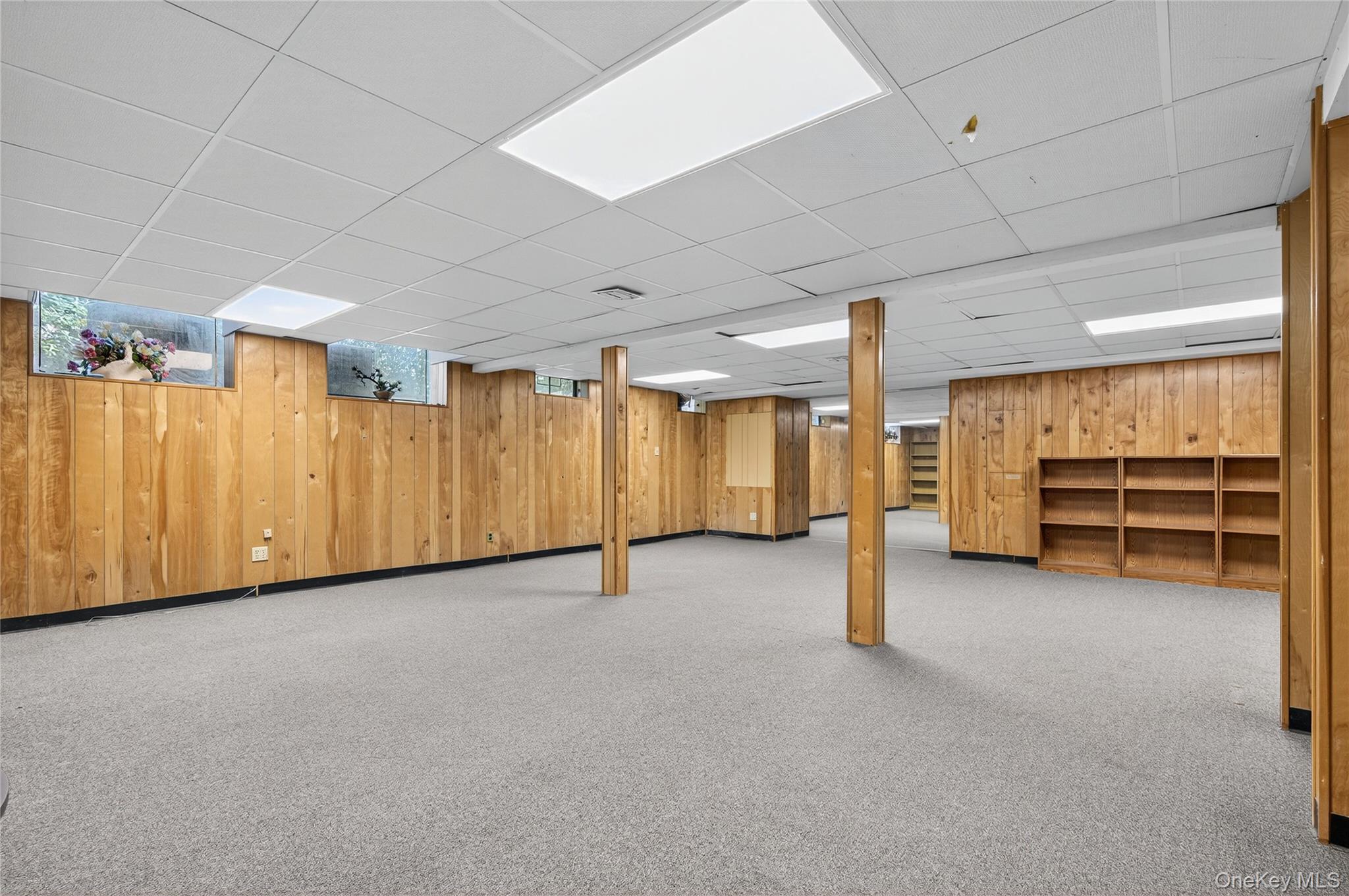 39 Hummingbird Drive, East Hills, NY 11576