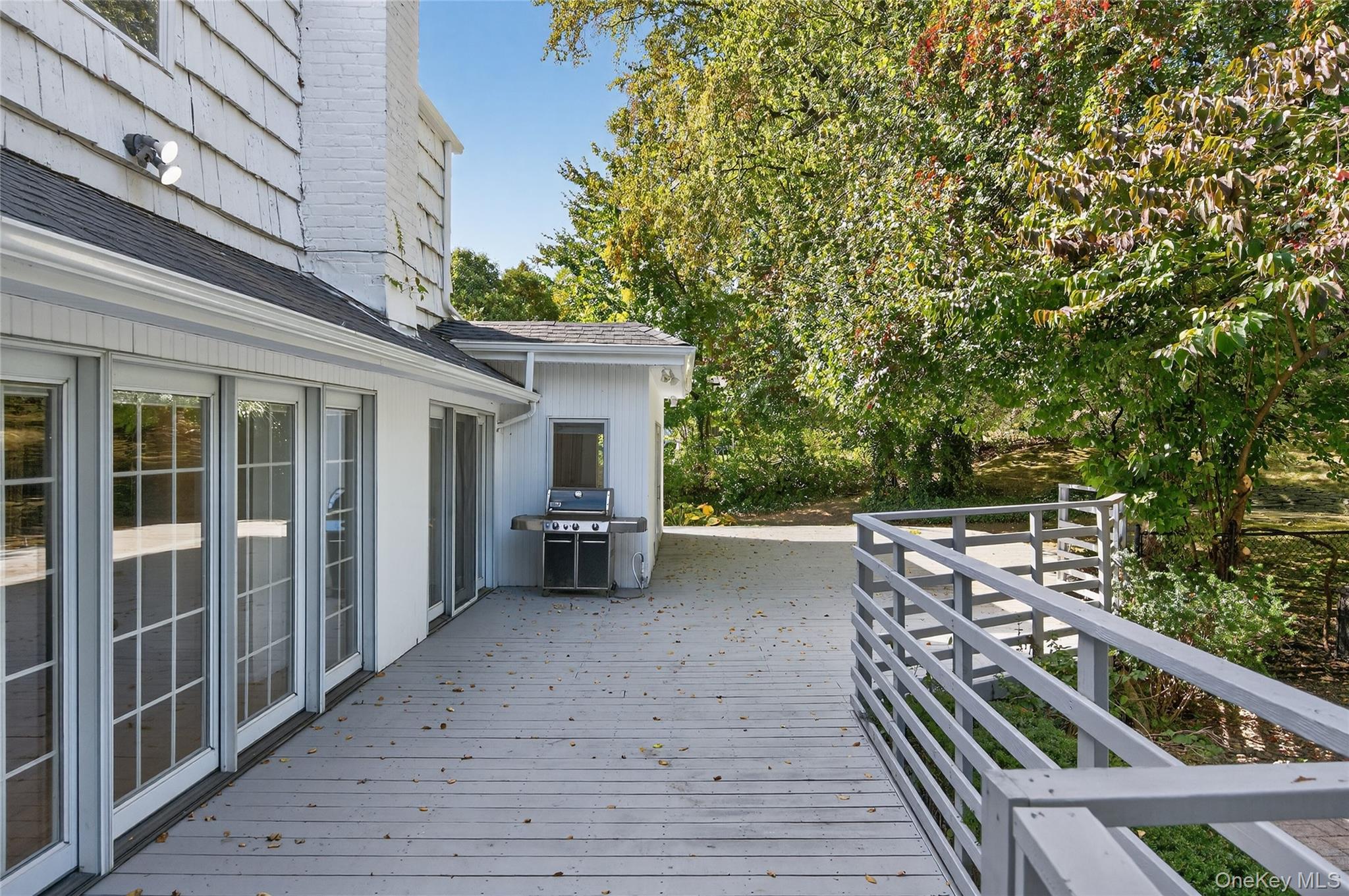 39 Hummingbird Drive, East Hills, NY 11576