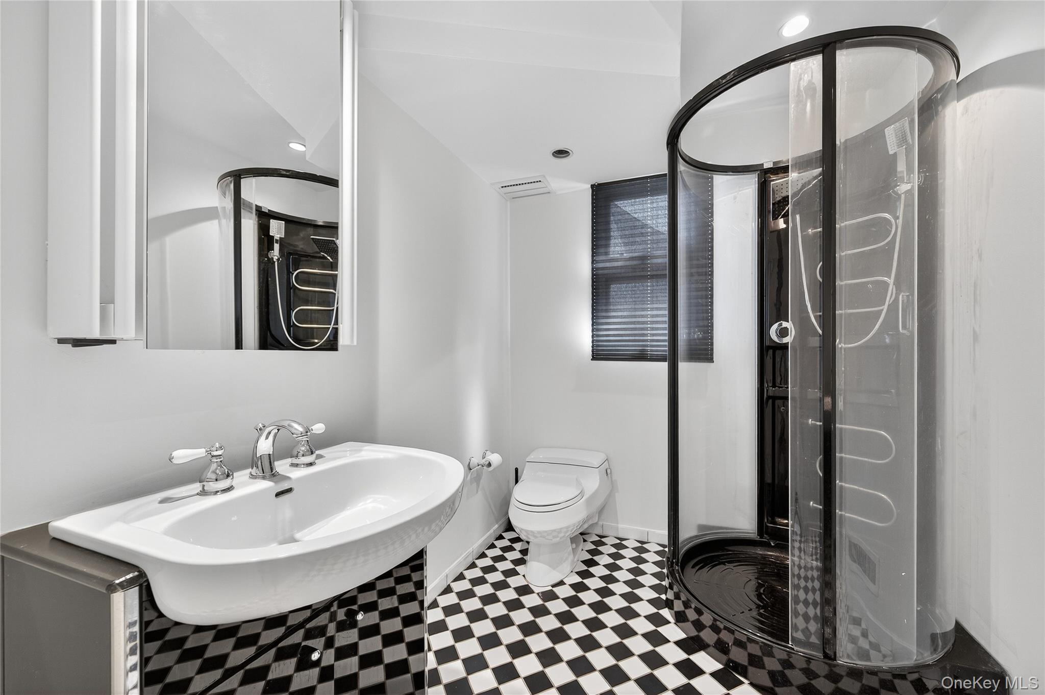 39 Hummingbird Drive, East Hills, NY 11576