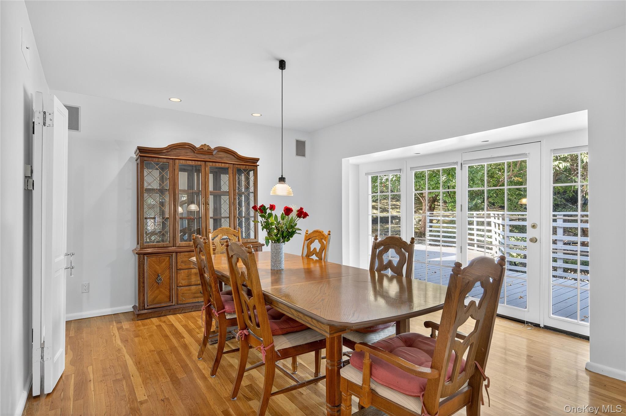 39 Hummingbird Drive, East Hills, NY 11576