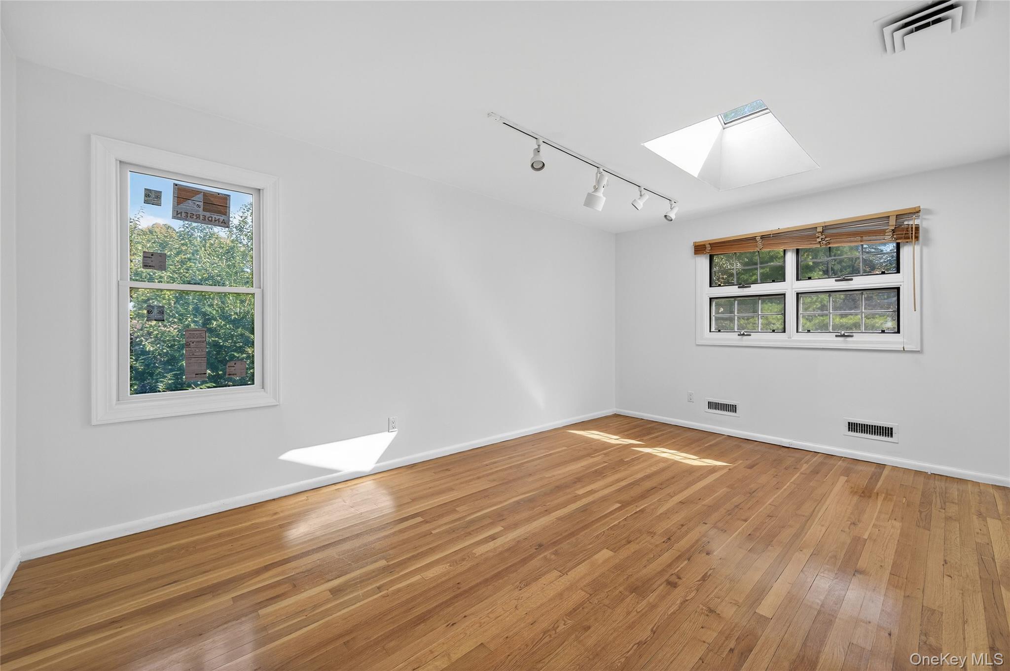 39 Hummingbird Drive, East Hills, NY 11576