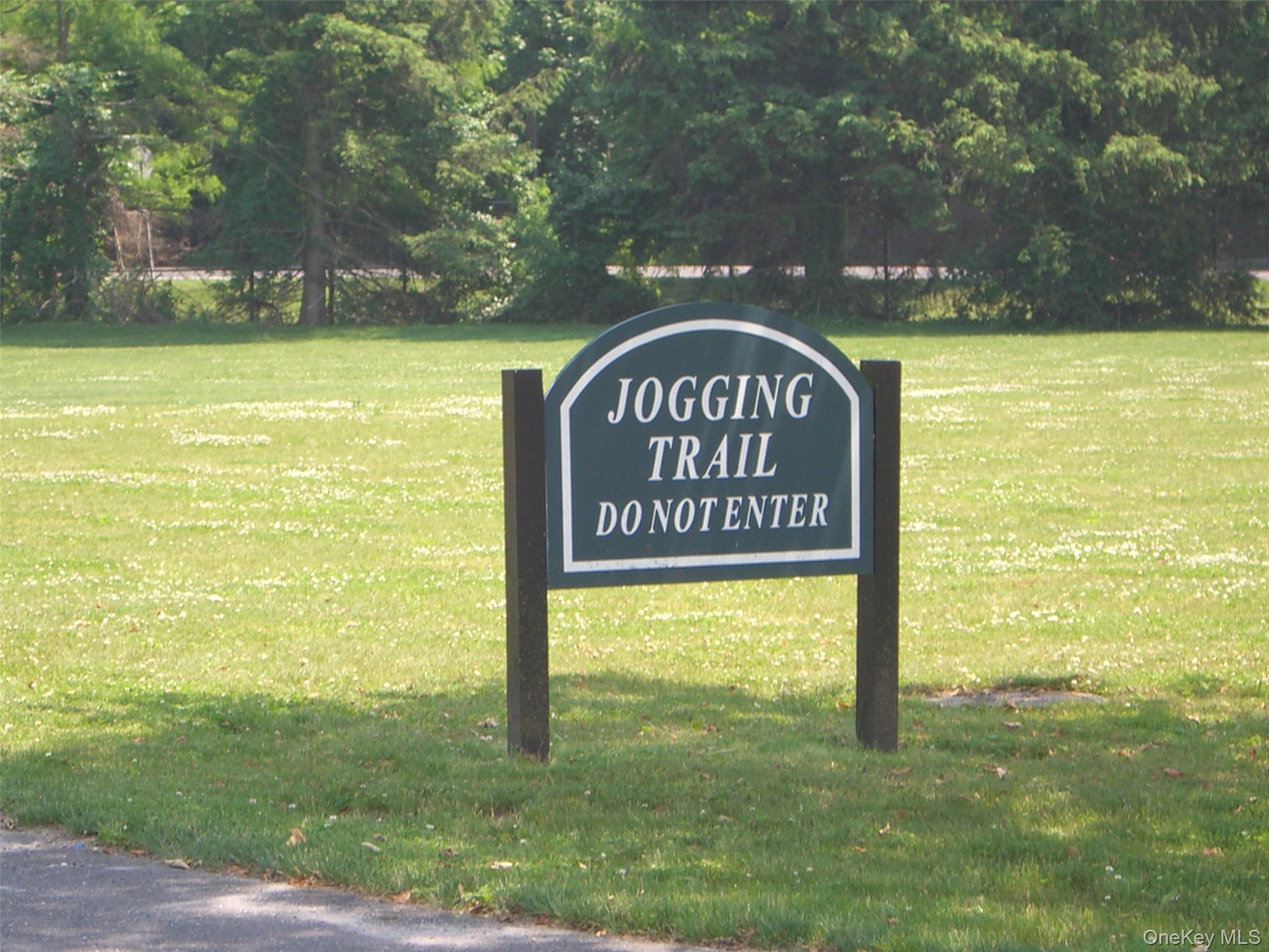 39 Hummingbird Drive, East Hills, NY 11576