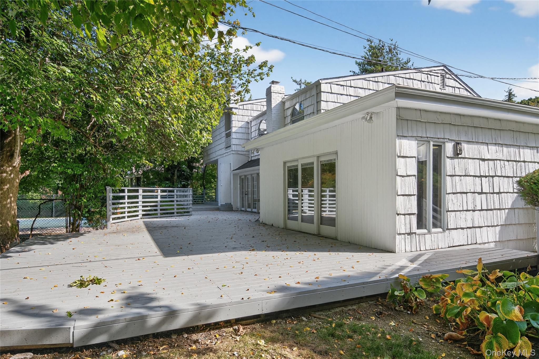 39 Hummingbird Drive, East Hills, NY 11576