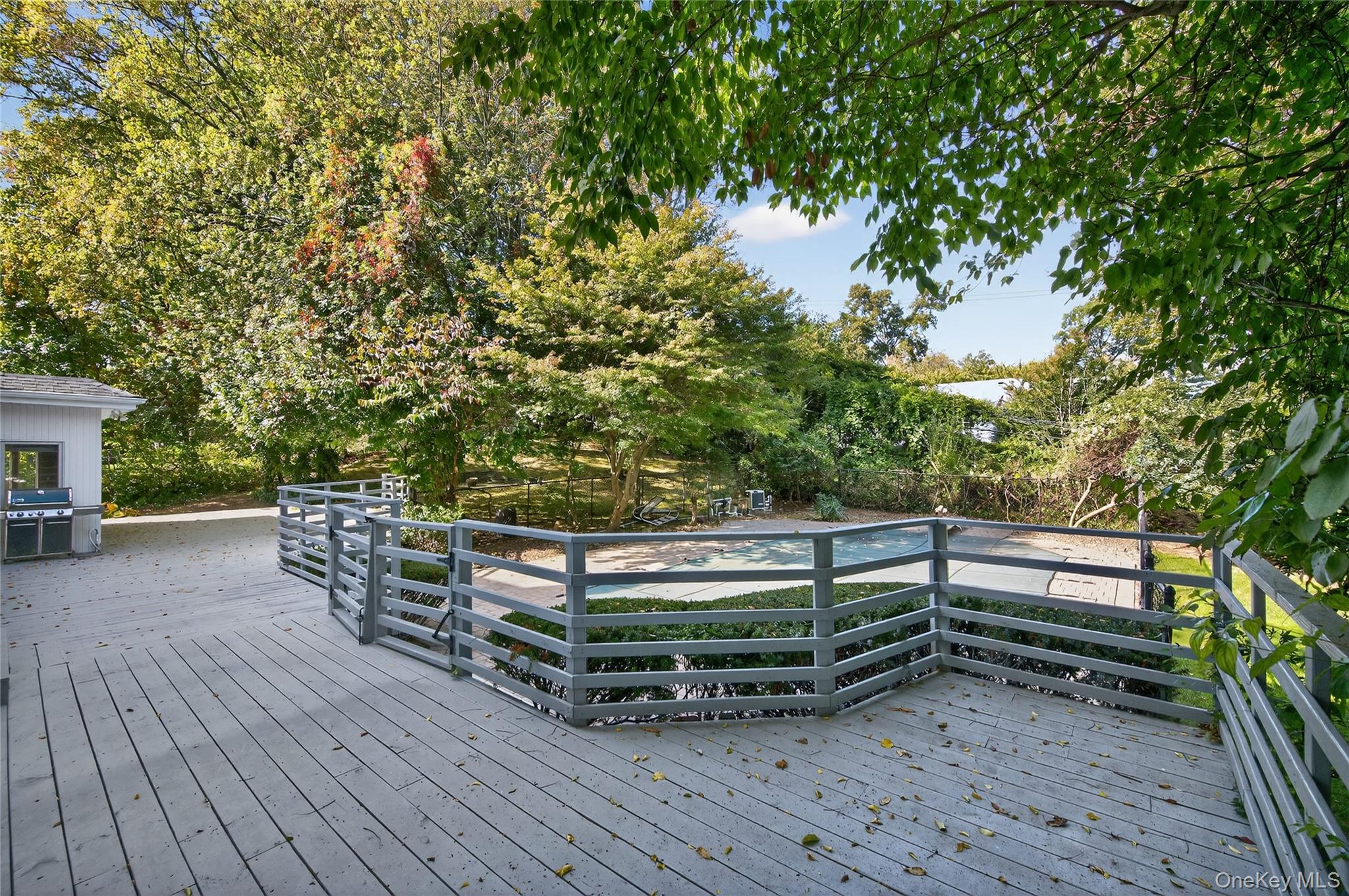 39 Hummingbird Drive, East Hills, NY 11576