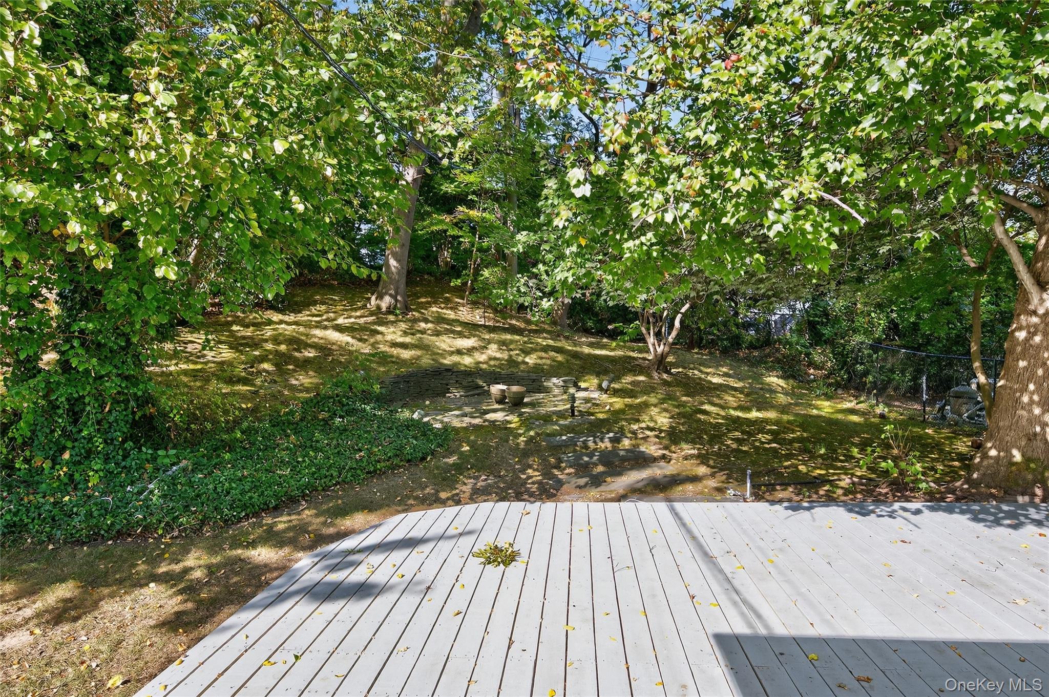 39 Hummingbird Drive, East Hills, NY 11576