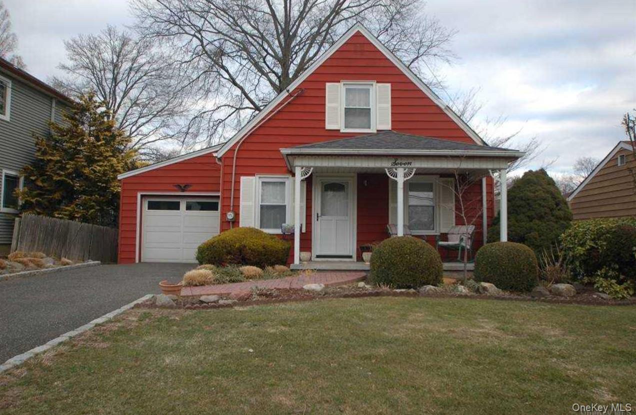 7 Miles Avenue, Albertson, NY 11507