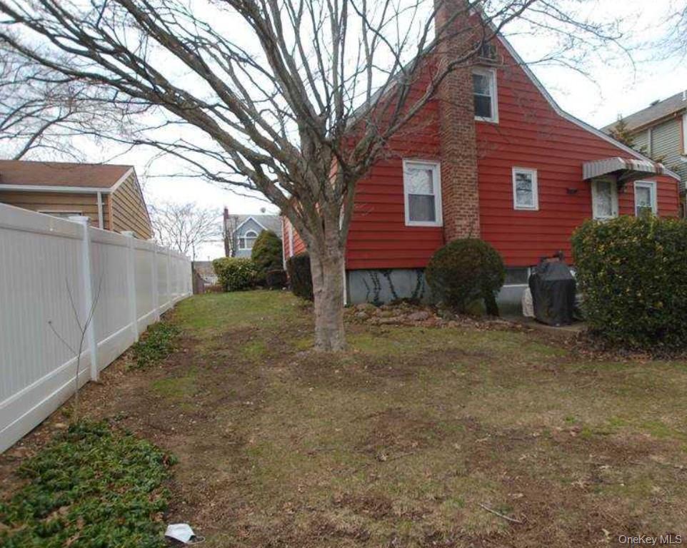 7 Miles Avenue, Albertson, NY 11507