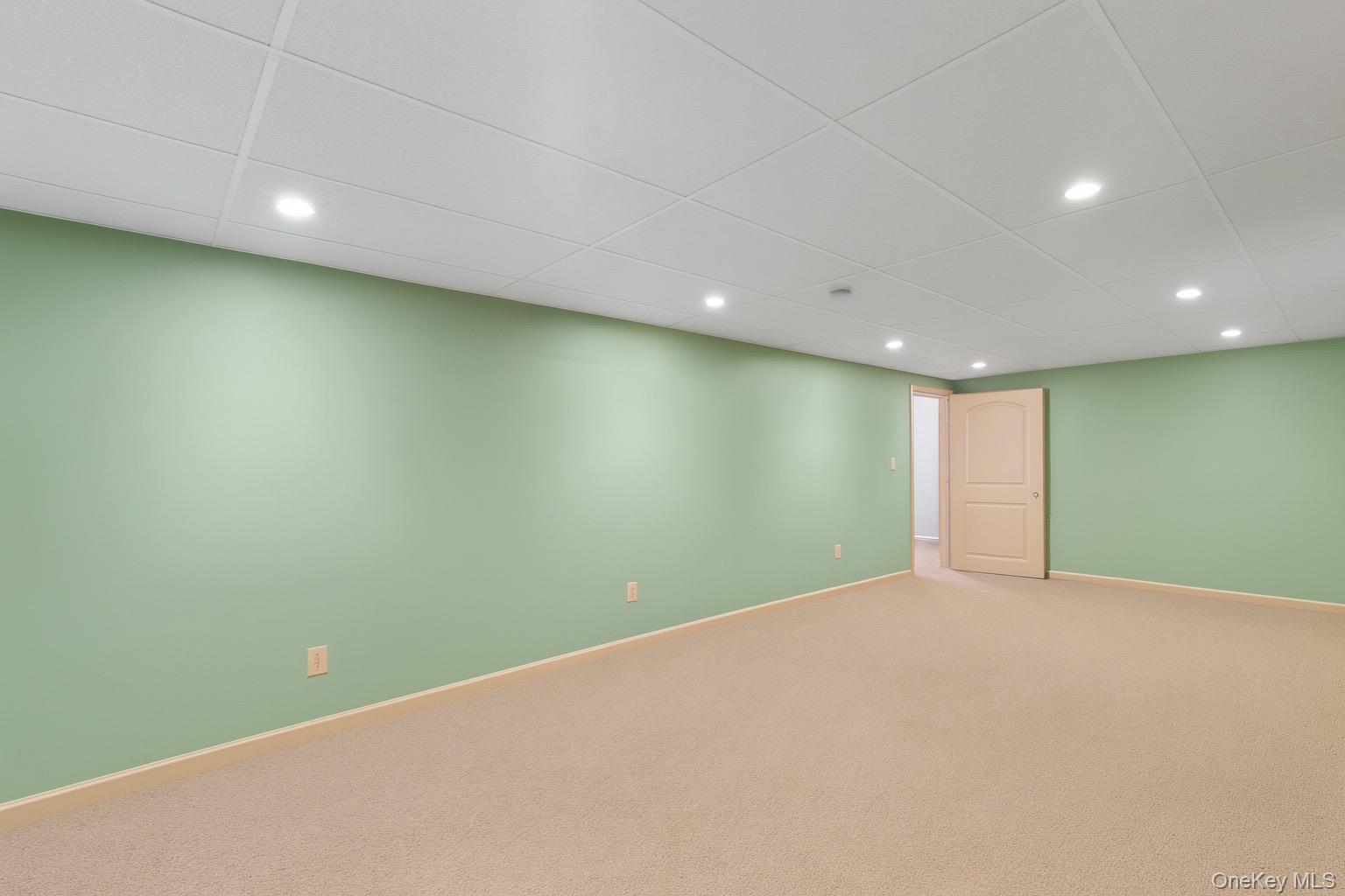 173 W End Avenue, Shirley, NY 11967