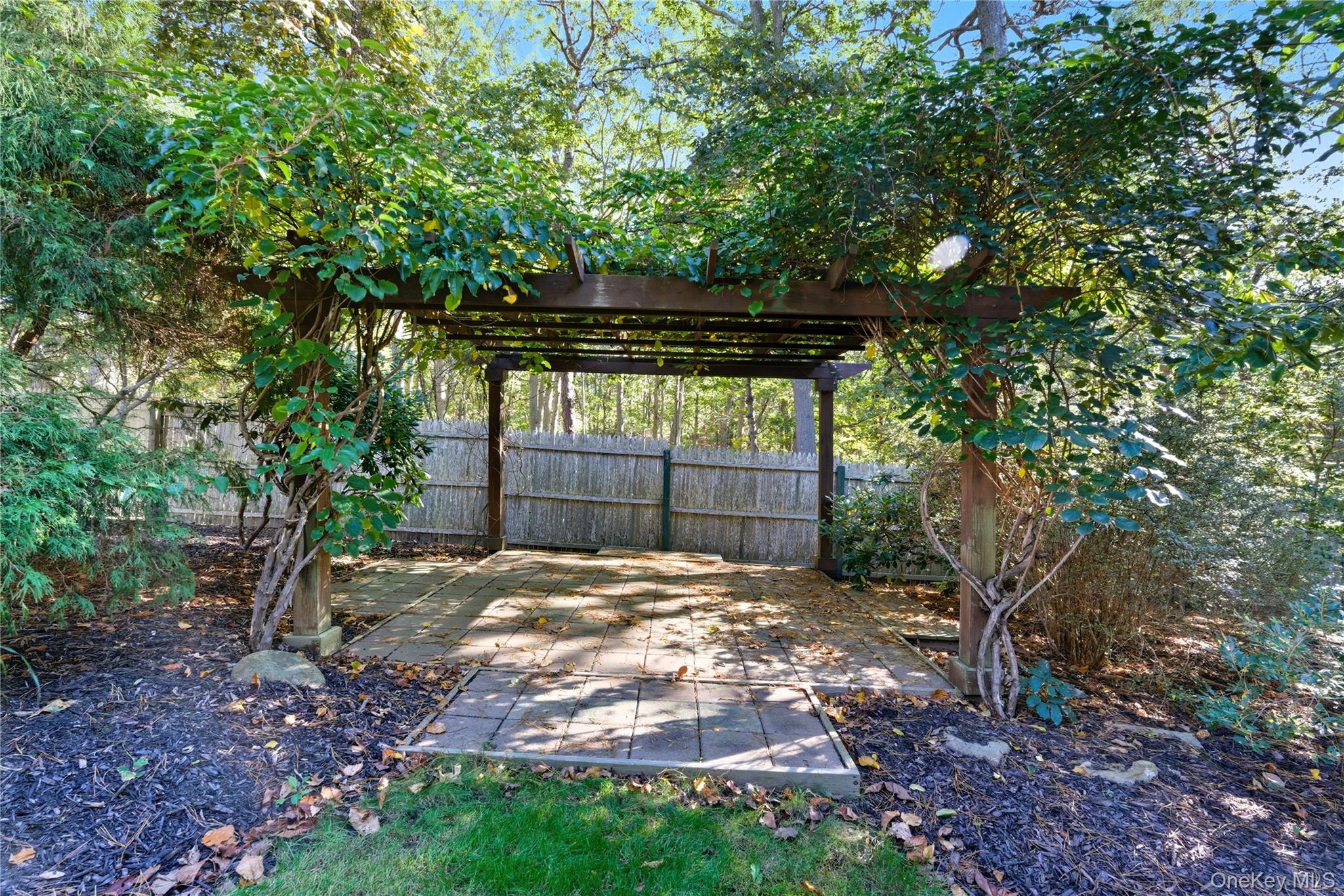 173 W End Avenue, Shirley, NY 11967